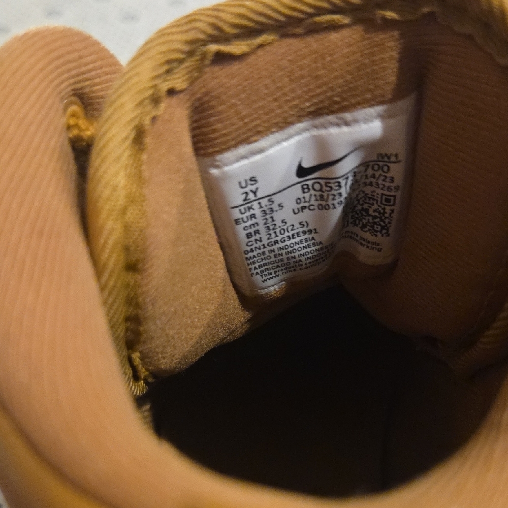Nike Kids Tan and Black Boots - Picture 7 of 8